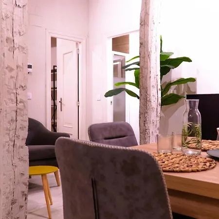 Apartment Carolina By Gaiarooms Leon